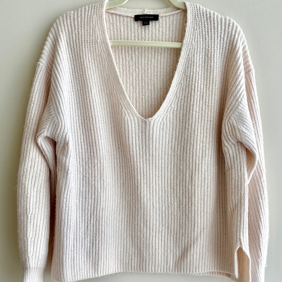 Ann Taylor Deep V-Neck Knit Sweater, Layering Sweater, Blush Pink, Size Medium - Picture 6 of 15